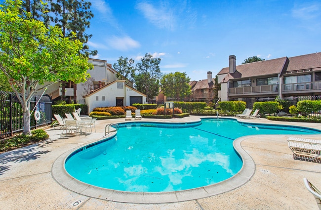 Building Photo - UPGRADED ONE BEDROOM OASIS IN GATED COMMUNITY