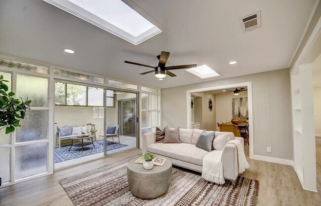 Building Photo - Spacious Home Designed for Comfortable Living