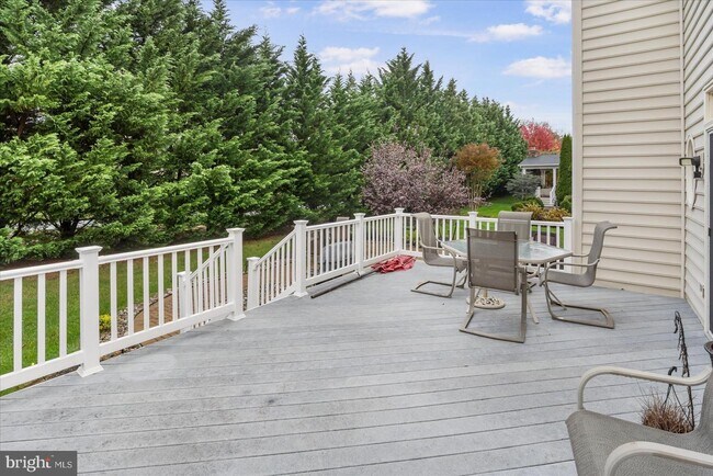 Building Photo - 1710 Stone Ivy Pl