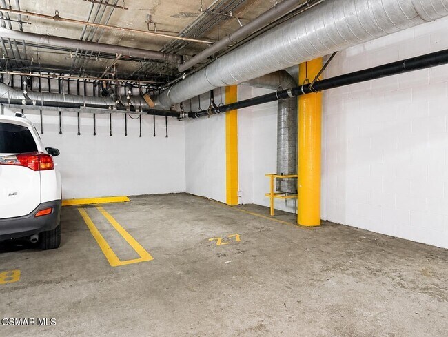 Building Photo - 620 S Gramercy Pl