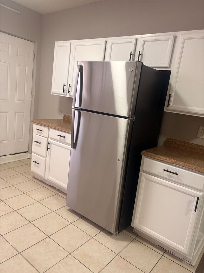 Building Photo - Charming Baltimore Rowhome Near Johns Hopkins – Bright & Move-In Ready