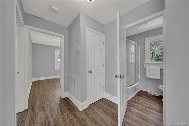 Building Photo - Beautiful House