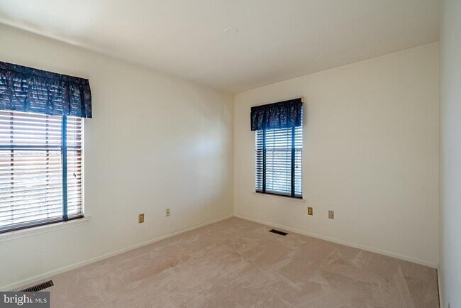 Building Photo - 609 Hamilton St
