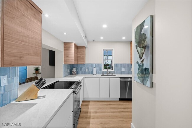 Building Photo - 208 Bobolink Way