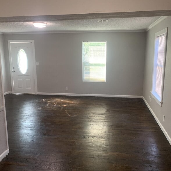 Building Photo - 1523 N Columbia Ave