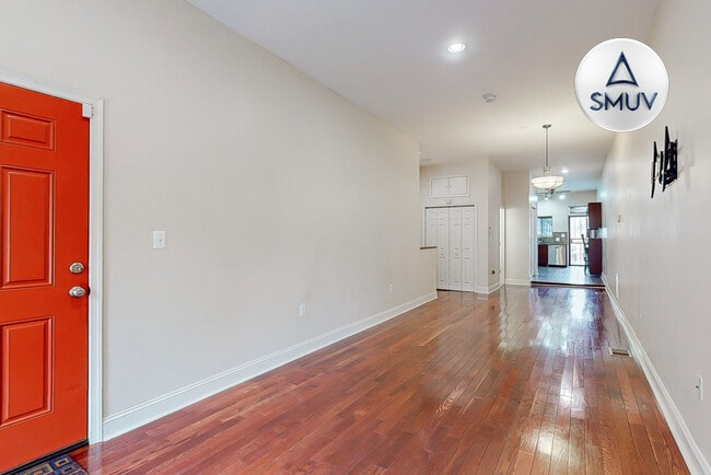 Building Photo - 2225 Brookfield Ave