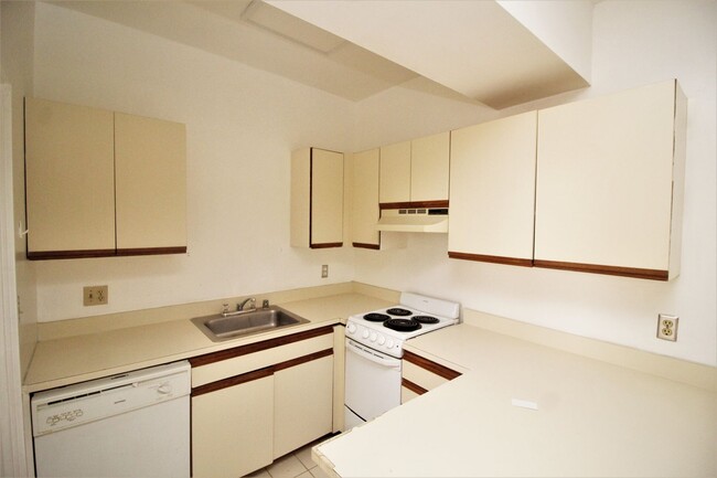 Building Photo - Cozy Mt Vernon Efficiency Studio w/ W/D in...