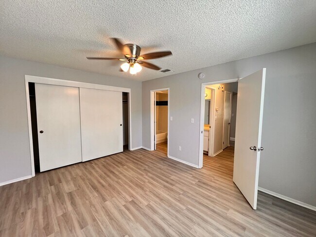 Building Photo - MOVE IN SPECIAL- 1/2 OFF FIRST MONTH'S RENT!!!