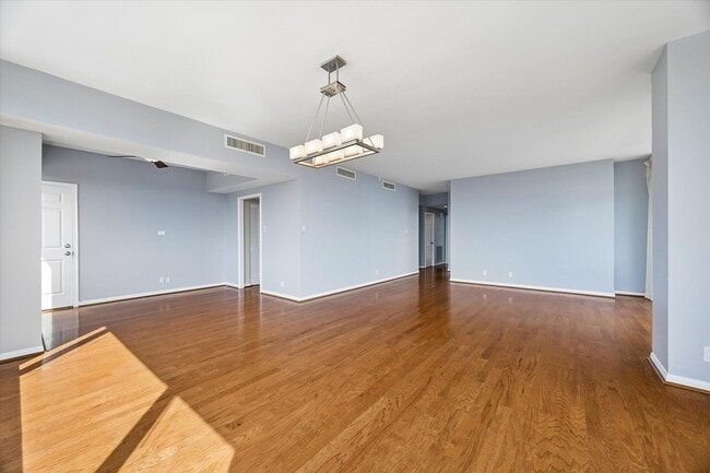 Building Photo - 15 Greenway Plz