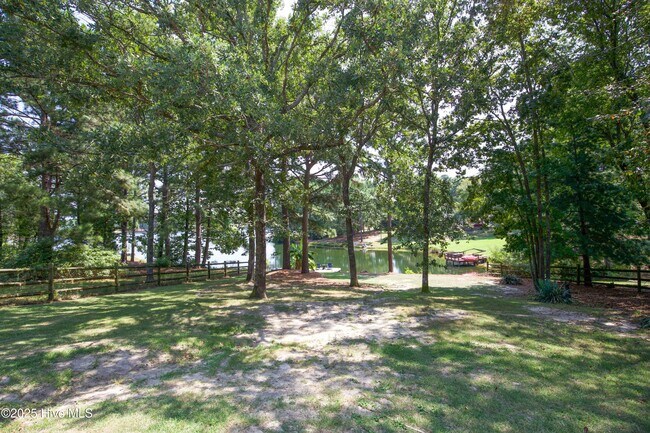 Building Photo - 102 Firetree Ln
