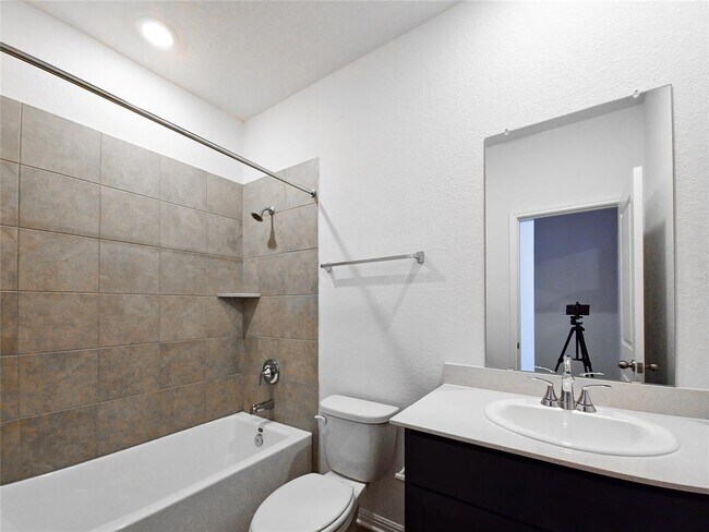 Building Photo - 136 Holmby Dr