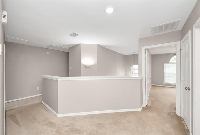 Building Photo - 8522 Sports Haven Dr