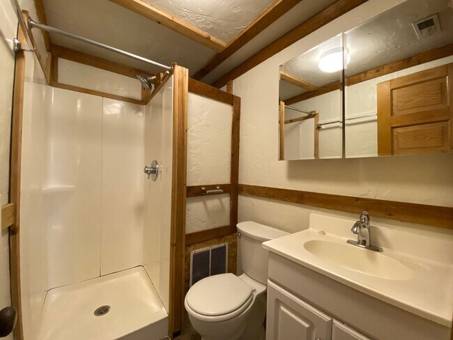 Building Photo - 515 S Fess Ave