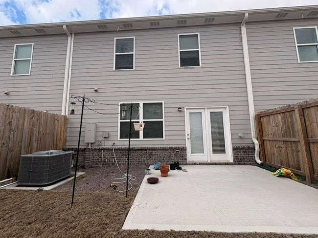 Building Photo - 2213 Blue Monarch Dr