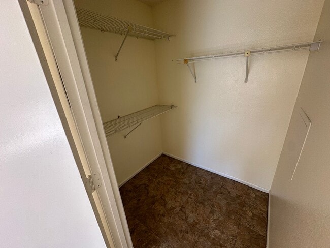 Building Photo - Spacious 4-Bed Pool Home in Gulf Gate East - Available Now!