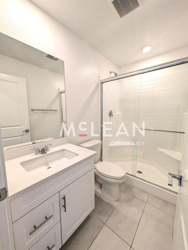 Building Photo - Modern 4-Bedroom Two Story Home