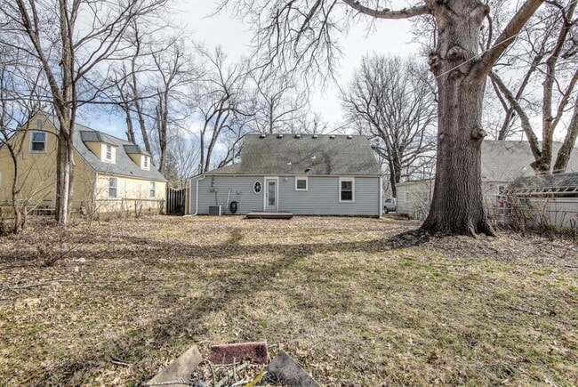 Building Photo - 7728 Walnut St