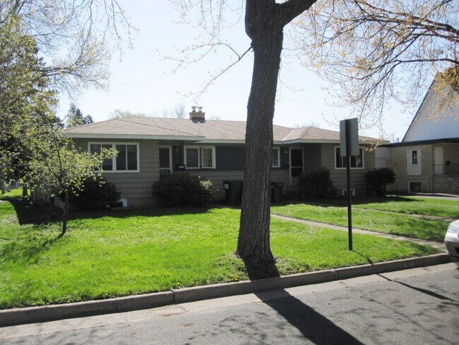 Building Photo - 516 N 8th St