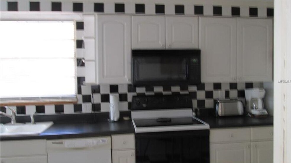 Building Photo - 410 28th St W