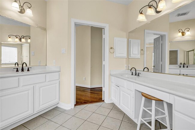 Building Photo - 2416 Spoonbill Dr