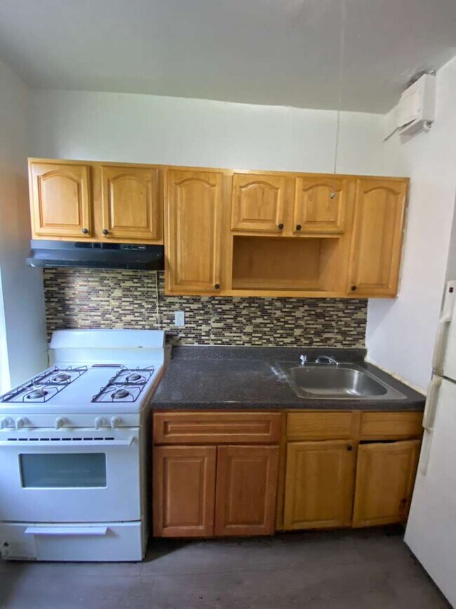Building Photo - 1179 Yonkers Ave