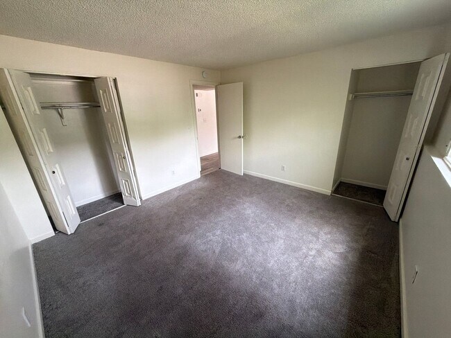 Building Photo - 4463 E Pikes Peak Ave
