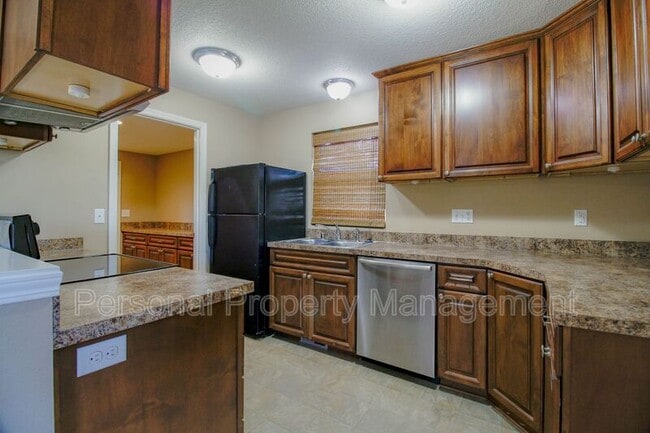 Building Photo - 5105 NE 78th St