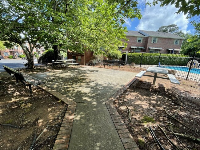 Building Photo - AVAILABLE JUNE 9TH WITH FLEXIBLE MOVE IN O...