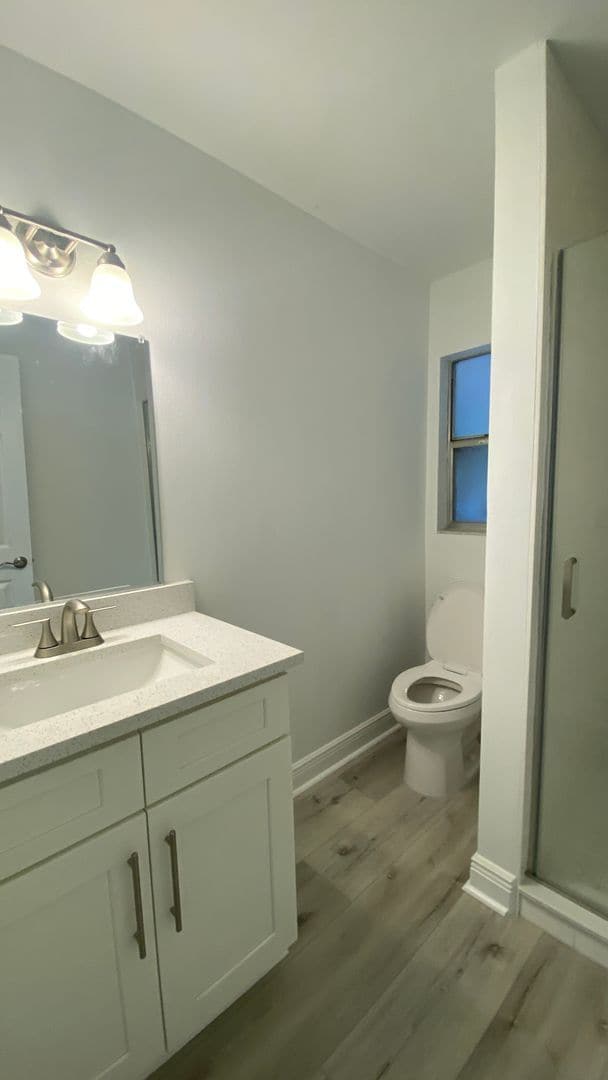 Building Photo - Beautifully Renovated 3/2 Villa in West Br...