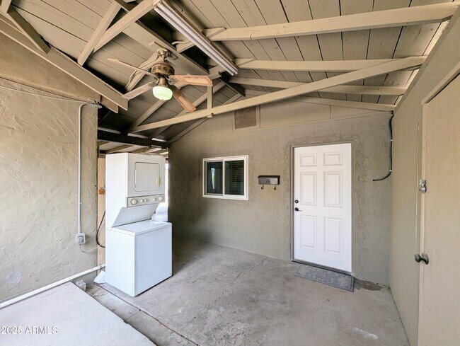 Building Photo - 2443 E Earll Dr