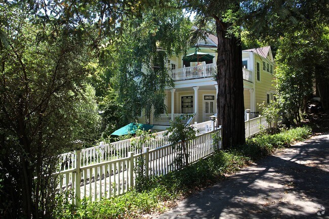 Building Photo - 17 Onyx St