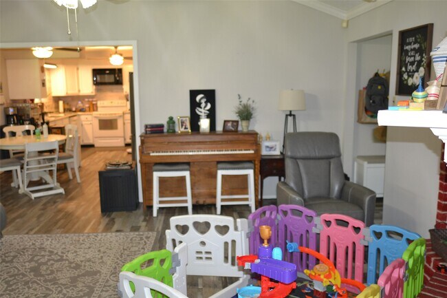 Building Photo - 10530 Permian Dr