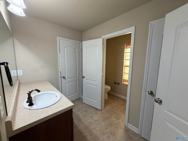 Building Photo - 222 Ivyleaf Dr