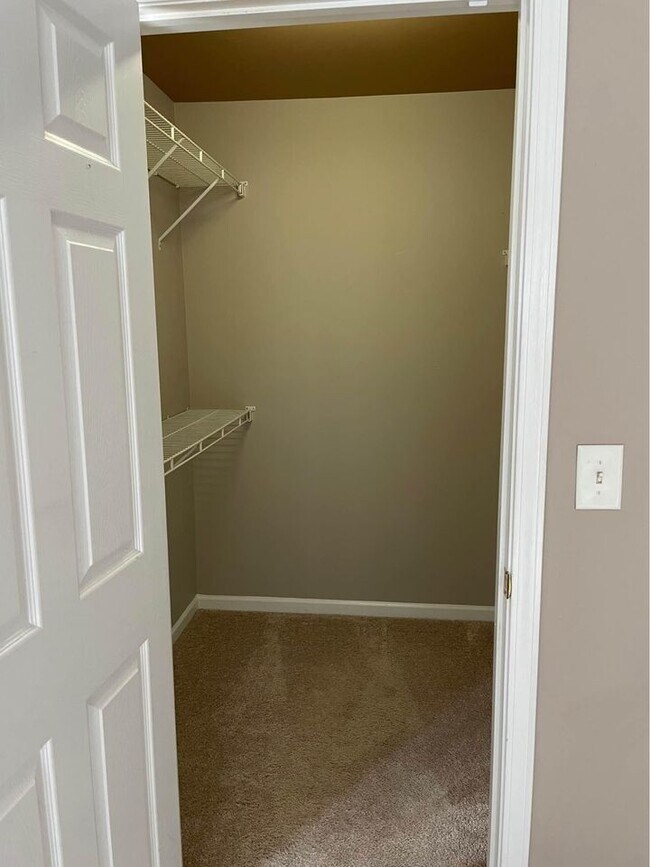 Walk in Closet - Main Bedroom - 3370 Bridgeville Rd