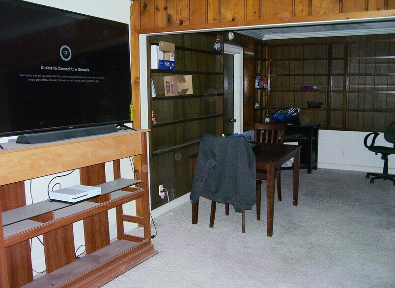 Building Photo - 2403 South Ave