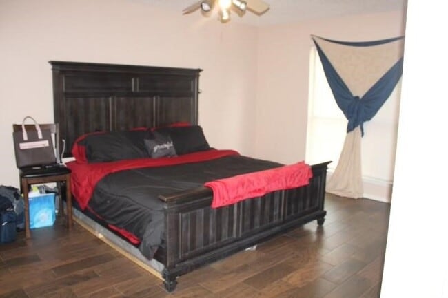 Building Photo - 10047 Westpark Dr