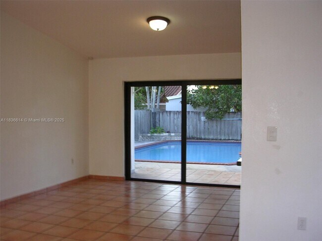 Building Photo - 14765 Kendale Lakes Blvd