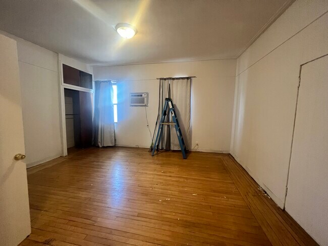 Building Photo - 774 Metropolitan Ave