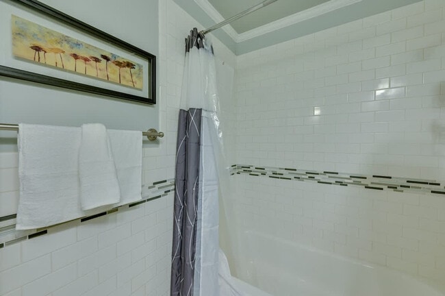 Building Photo - 220 Mitchell St