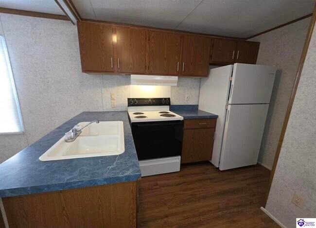 Building Photo - 412 Oak Ridge Dr
