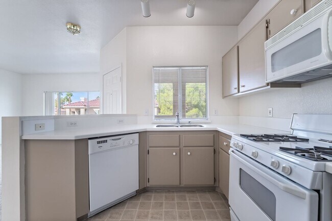 Building Photo - Charming Henderson Condo in Gated Communit...