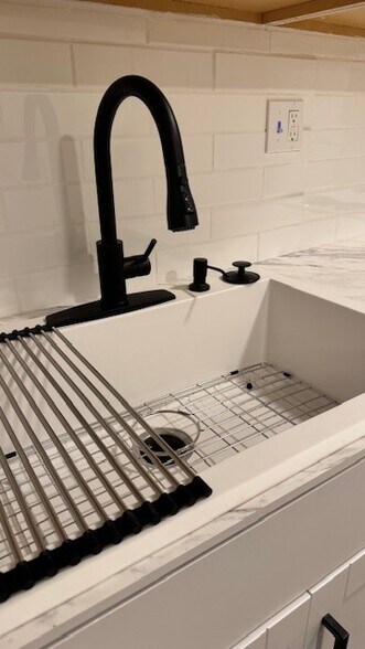 Building Photo - 915 S 900 E