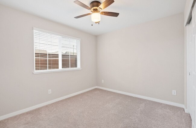 Building Photo - **Welcome Home to Your Dream Residence in Roseville!**