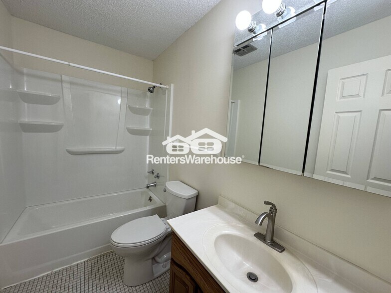 Building Photo - 1601 N Innsbruck Dr