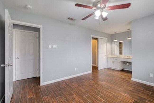 Building Photo - QUAIL CREEK WEST HOME