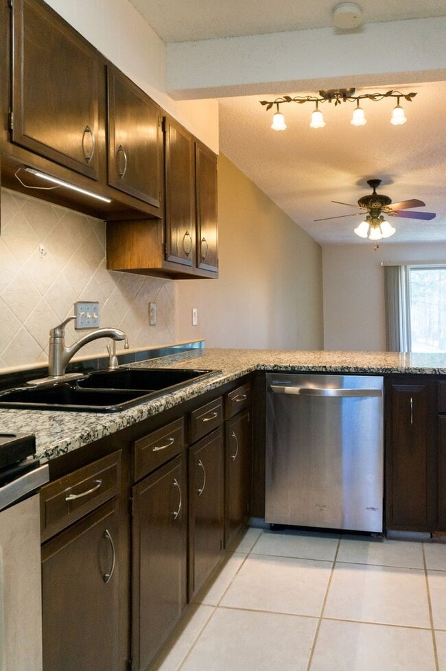 Building Photo - Charming Townhouse in Arden with Swimming ...
