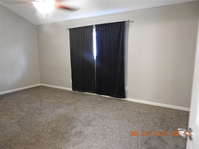 Building Photo - 22 Chapparal Ct