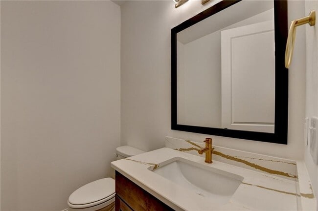 Building Photo - 435 Mayfair Ct