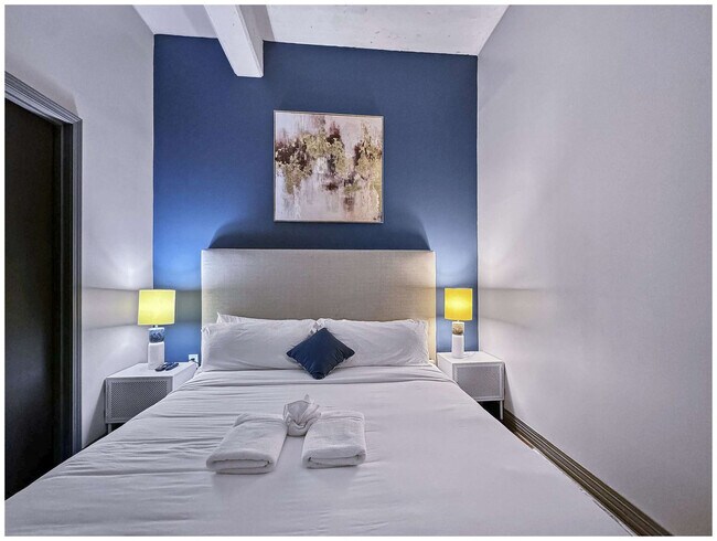 Building Photo - 555 Evergreen St