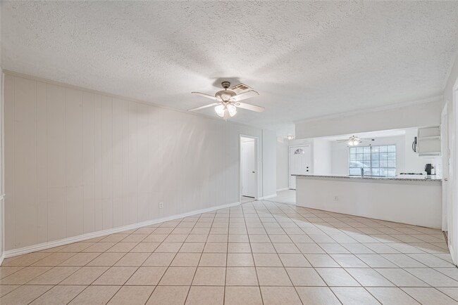 Building Photo - 2021 Kingsdale Dr